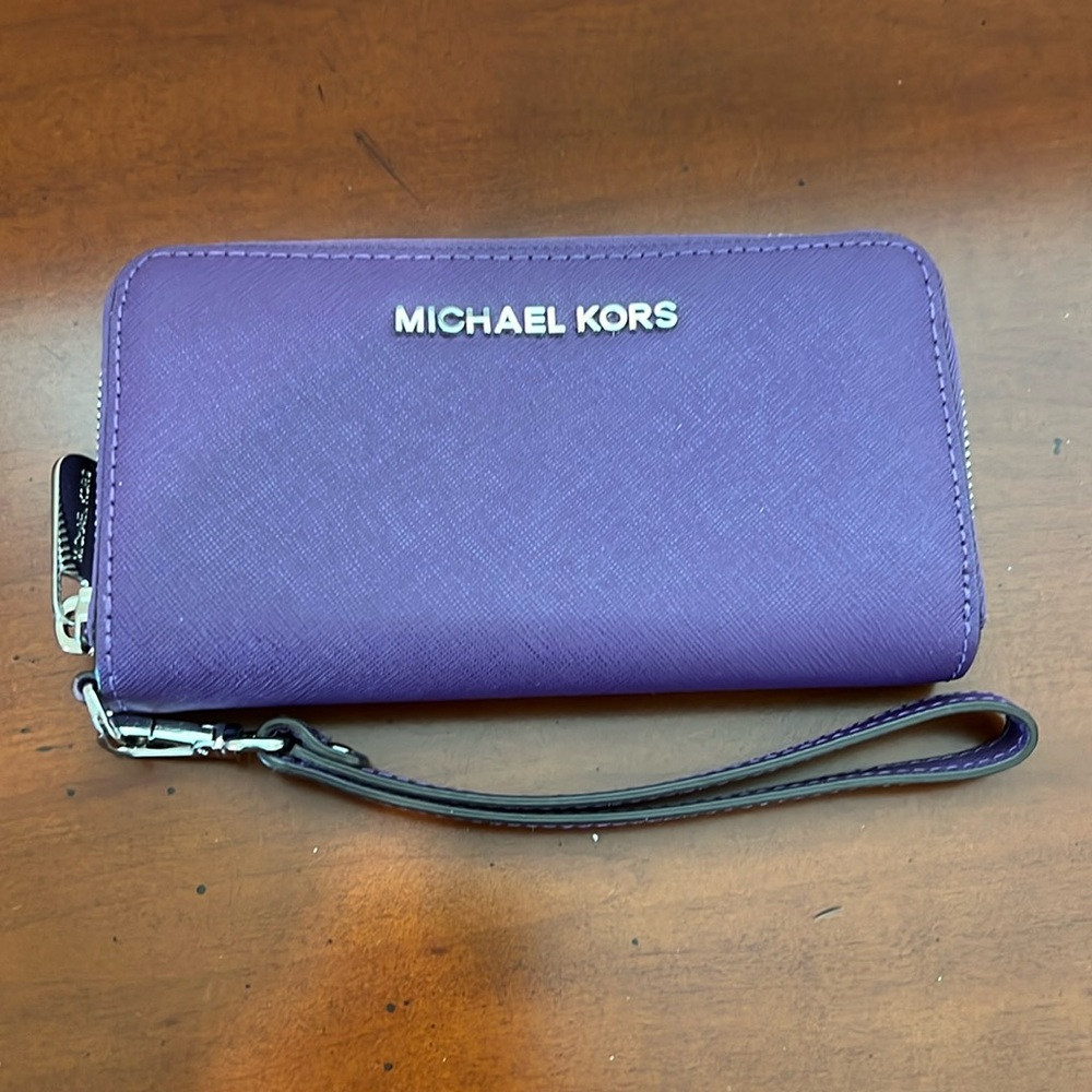 Michael Kors Zip Wallet